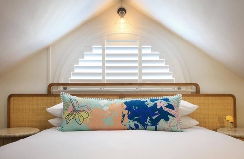 Old Town Hotel | Vibrant 2 Floor Loft Ideal for Relaxing Escape in Key West - Near Duval St