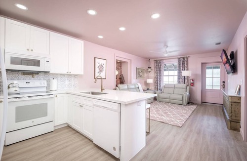 Cedar Key Apartment | Victorian Inspired Downtown, Boat Trailer Parking!