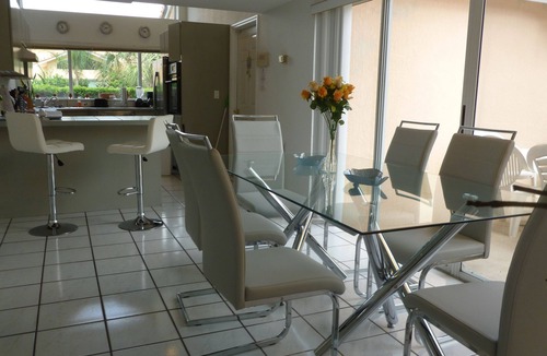 Clermont House | Villa 4 bedrooms 200 M2, facing the lake, water skiing, golf, tennis, near parks.