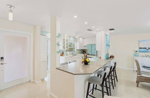 Caloosahatchee Villa | Villa Beachy Breeze - Heated Pool Home in Cape Coral - fence!