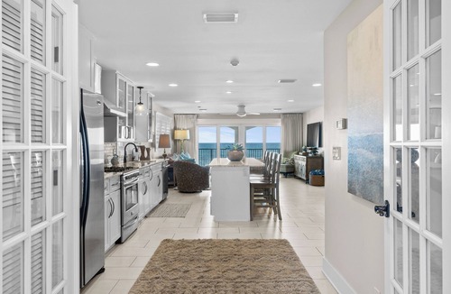 Destin House | Villa Bianca - Beachfront Luxurious Home w/Stunning Views and Beach Service!
