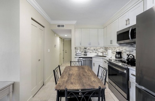 Marco Island Condo | Villa de Marco, cozy water-front 1-bedroom condo on Marco Island Florida