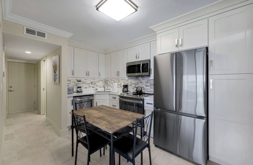 Marco Island Condo | Villa de Marco, cozy water-front 1-bedroom condo on Marco Island Florida