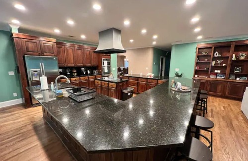 Conyers Villa | Villa Encanto-Lakefront-Pool/Spa. Near Atlanta
