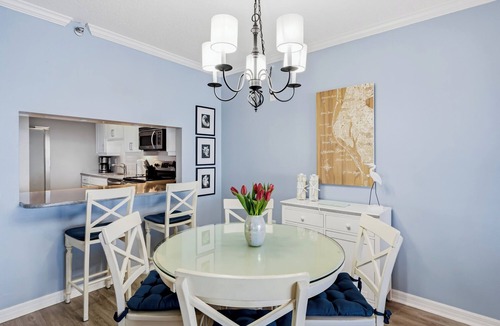 Madeira Beach Condo | Villa Madeira 402 - 3BR/2 BA Gulf Front Condo w Heated Pool & Beach Access