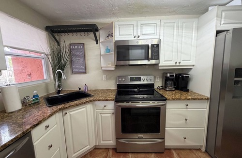 Sarasota House | Villa Paradiso - Private Saltwater Pool - 5 Min to Siesta Key