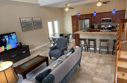Anna Maria Villa | Villa Rozafa Cozy,spacious,walking distance from downtown white sandy beach.