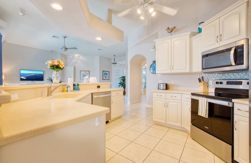 Cape Coral Villa | VILLA SUMMERLAND– HEATED POOL & SPA | GULF ACCESS | BOAT RENTAL + TOURS VOUCHER INCL.