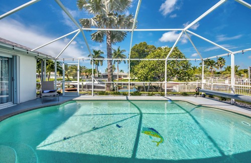 Caloosahatchee Villa | Villa Sunset Hideaway - Stylish 4 BR/2 bath waterfront Villa with heated pool/bicycles