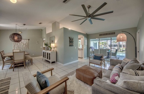 Caloosahatchee Villa | Villa Sunset Hideaway - Stylish 4 BR/2 bath waterfront Villa with heated pool/bicycles