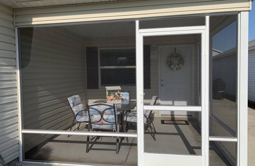 The Villages House | VILLA W 4 PERSON GOLF CART 1M TO BROWNWOOD SQ-NO XTRA GUEST FEES. ACTIVE HOSTS