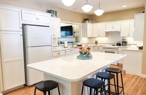 Harbor Springs House | Villa West - Main Street - Downtown Harbor Springs!