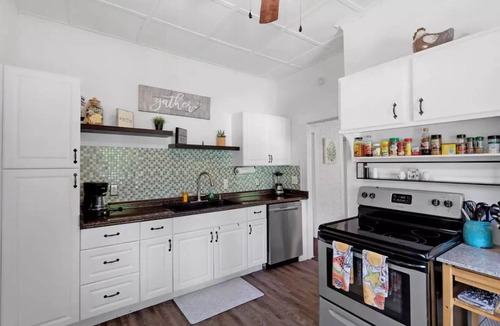 Lake Worth Cottage | Vintage Coastal Cottage 4Bd/2Bth Downstairs Unit