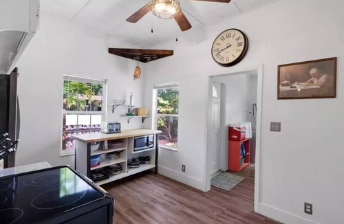 Lake Worth Cottage | Vintage Coastal Cottage 4Bd/2Bth Downstairs Unit