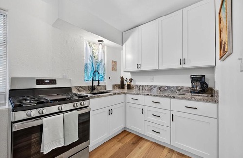 Port Orange Apartment | Vintage Florida Pet-Friendly Retreat