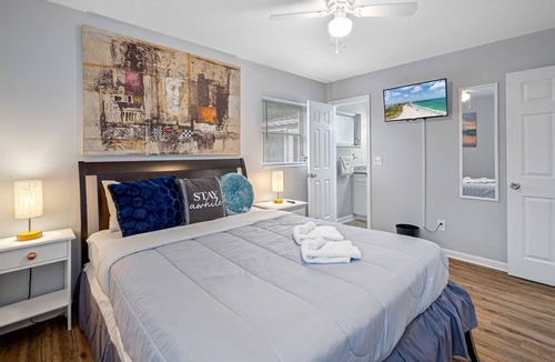 Terrace Park House | Vintage Retreat/Prime Location! Fireplace/Hammock