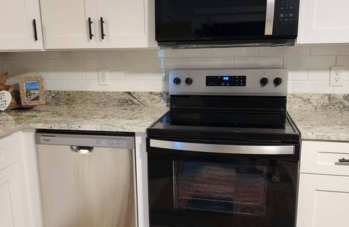 Springs at Kings Bay House | Visit Crystal Rivers Manatees! Sleeps 6, Near Pete's Pier, 3 Sisters & Kings Bay