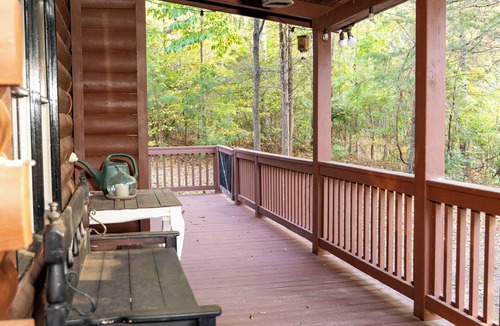 Warm Springs Cabin | Visit Star Haven for Labor Day - Fiber Wifi! - Close to Callway Gardens