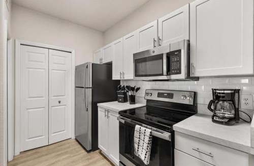 County Line Coalition Apartment | Vista Lagoon Near USF and Moffitt