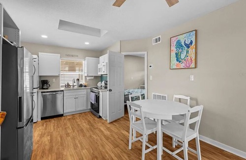 Indian Rocks Beach Cottage | Walk 2 the beach from Cozy Cottage