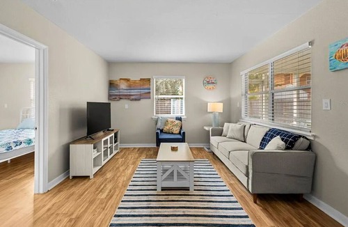 Indian Rocks Beach Cottage | Walk 2 the beach from Cozy Cottage