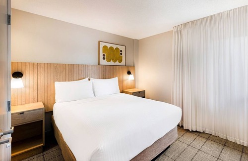 Exchange Place North Hotel | Walk Hudson River Waterfront! Two Elegant Suites | Scenic Views