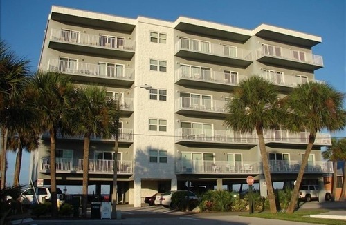 Madeira Beach Condo | Walk the long beach! Building complex on beach new pricing till yr end
