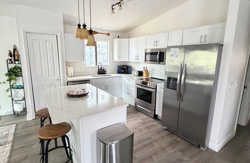 Gulf Lagoon Beach House | Walk to Beach Sleeps 8 Dog Friendly Fire Pit + Grill