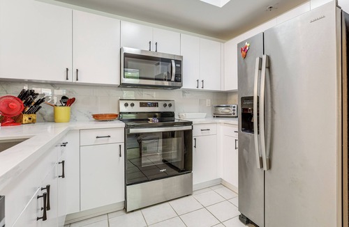 Downtown West Palm Beach Condo | Walk to CityPlace & Clematis Street: Condo w/Pool
