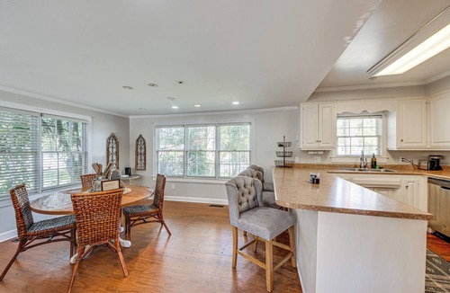 Hahira Cottage | Walk to Dtwn Hahira: Inviting Home w/Pool & Yard!