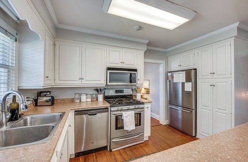 Hahira Cottage | Walk to Dtwn Hahira: Inviting Home w/Pool & Yard!