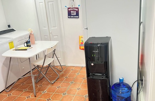 South Farmingdale House | Walk to everything and LIRR Station. No need for Uber or car rental.