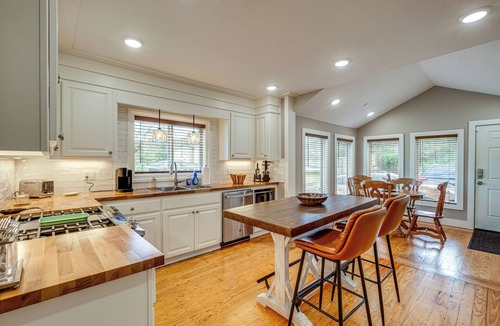 Laurel House | Walk to Historic Dtwn Laurel: Quiet Home w/Porch