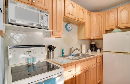 Madeira Beach Apartment | Walk to Madeira Beach: Family Resort Condo