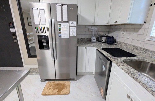 Clearwater House | Walk to Peach Jam! 3BR 2BA Sleeps 8