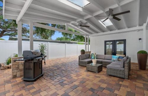 Plaza Terrace House | Walk to Raymond James - 4BR Villa Sleeps 8