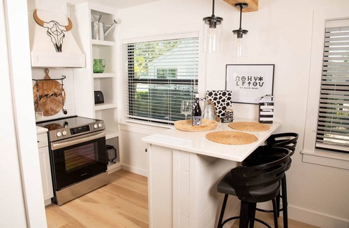 Fort Myers River District Apartment | Walk to River District Eats/Shops! Cozy Vibes, Short Drive to Beaches.