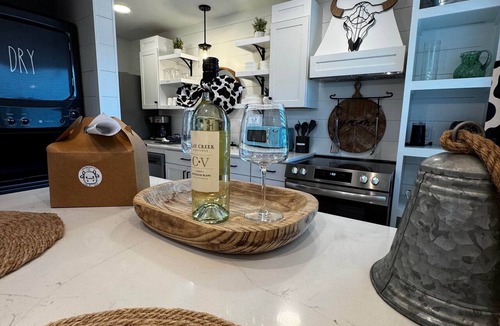 Fort Myers River District Apartment | Walk to River District Eats/Shops! Cozy Vibes, Short Drive to Beaches.