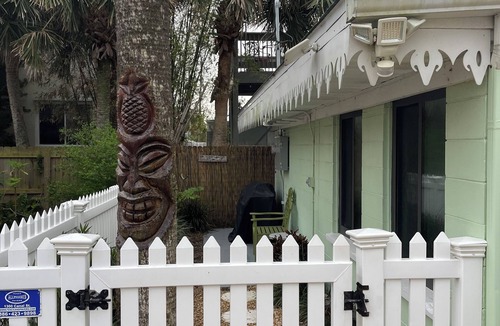 Krulder House | Walk to the beach and Flagler Ave-2 bedroom cottage