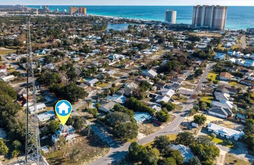 El Centro Beach House | Walk to the Beach - BBQ - Patio - Play Area - Pets