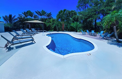 Sarasota House | Walk to the Beach