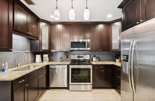 Gainesville House | Walk to UF campus-2 bedroom Townhome off University Avenue near Westgate Publix!