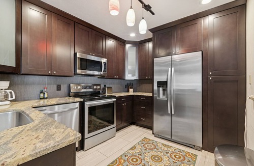 Gainesville House | Walk to UF campus-2 bedroom Townhome off University Avenue near Westgate Publix!