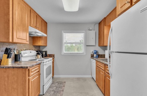 Lakeland Condo | Walkable Lakeland Getaway | Near Florida Southern & Lakes | Private Patio & Grill