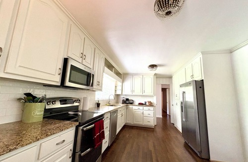 Thomaston House | Walking distance to Be in Health 3-bedroom home on 17 acres 2 full bathrooms.