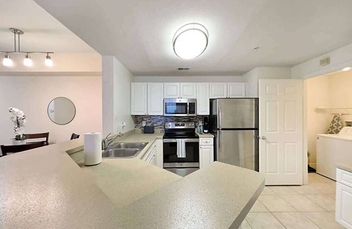 Westchase Apartment | Walking Distance to Boutique Shops, Private Garage