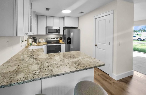 Laguna Beach Estates House | Wanna Go Back 3 Bedroom Home by RedAwning