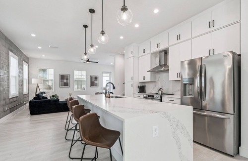 St. Petersburg House | Warehouse Arts District Modern Townhome