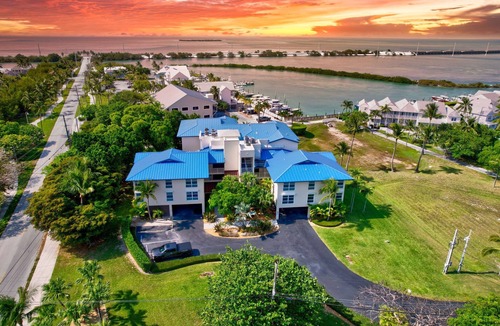 Marathon Condo | Water Front Condo in Duck Key. FREE WIFI! Overlooking the Gulf of Mexico.