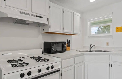 Little Torch Key Hotel | Water View 2-Queen Suite w/Beach Access, Pool & Kayaking Fun